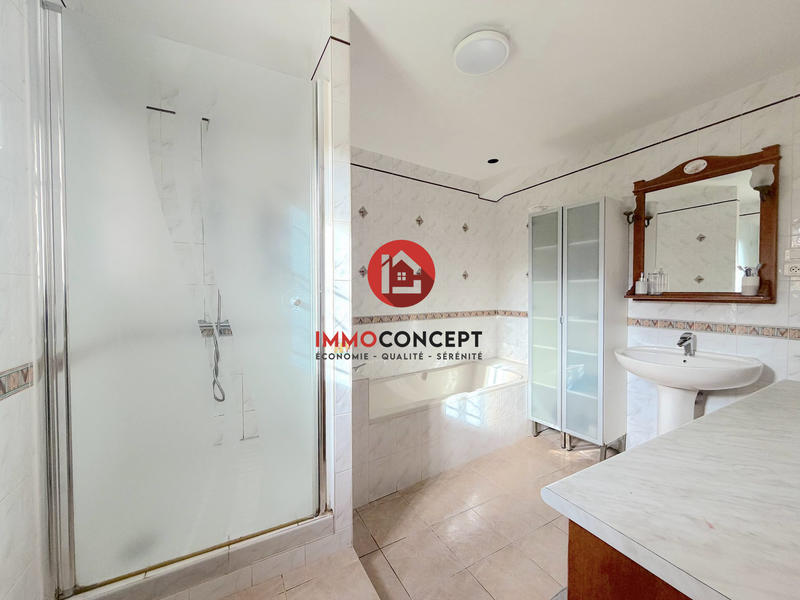 Maison traditionnelle - 160 m² - 6 pièces