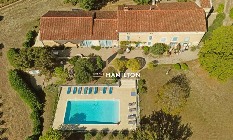 Propriété - 655 m² - 18 pièces