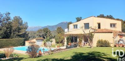 Maison - 215 m² - 5 pièces