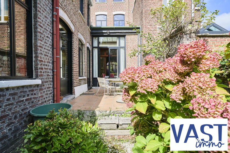 Maison ancienne - 250 m² - 8 pièces