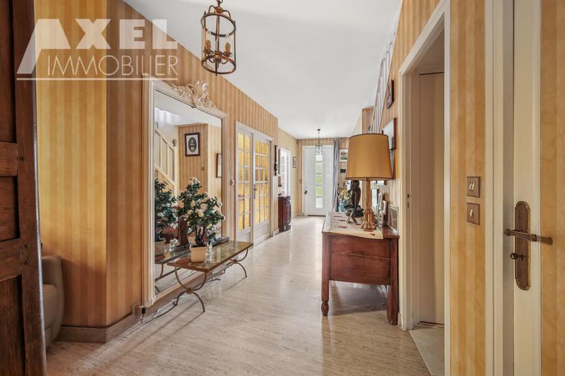 Maison - 225 m² - 6 pièces