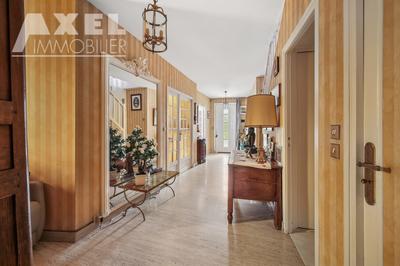 Maison - 225 m² - 6 pièces