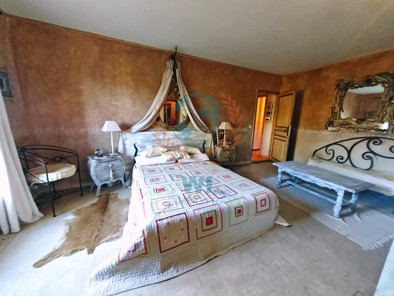 Maison - 280 m² - 7 pièces