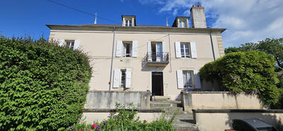 Maison - 210 m² - 9 pièces
