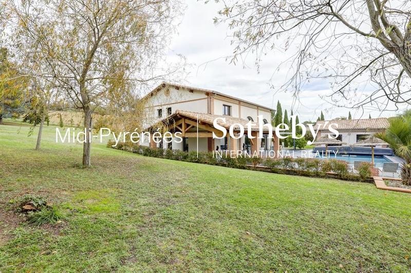 Maison - 320 m² - 9 pièces