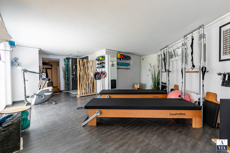 Maison - 235 m² - 8 pièces