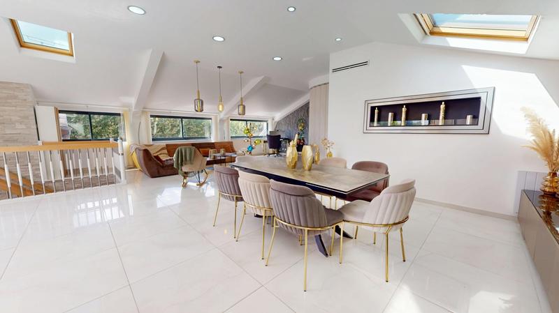 Maison contemporaine - 291 m² - 9 pièces