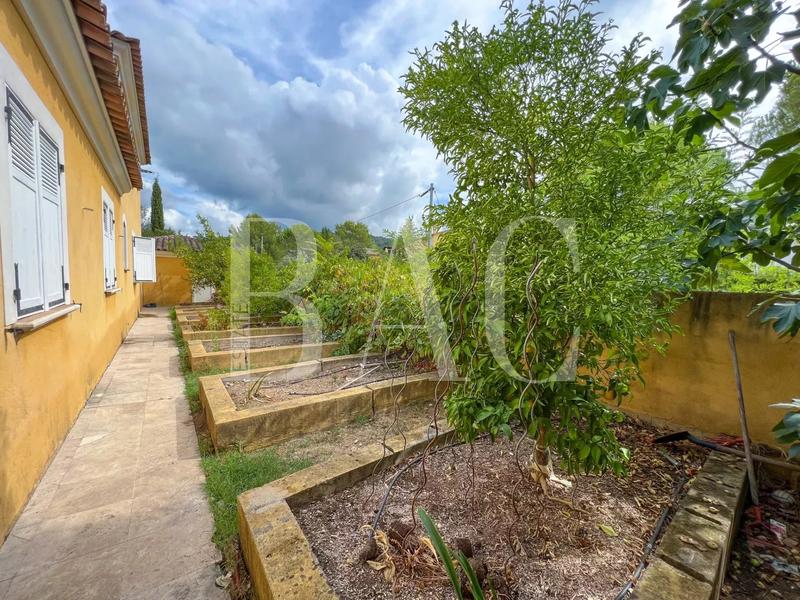 Villa - 310 m² - 8 pièces