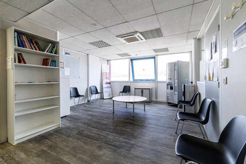 Local commercial - 225 m² - 8 pièces