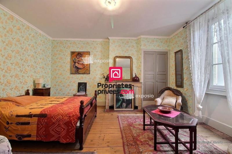 Maison - 230 m² - 6 pièces