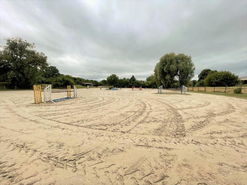 Maison - 360 m² - 8 pièces