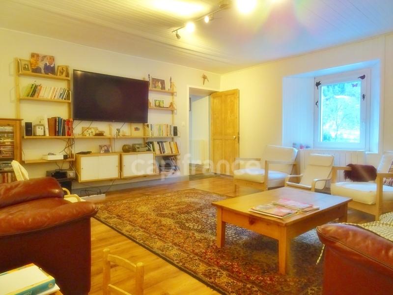 Maison en pierre - 274 m² - 8 pièces