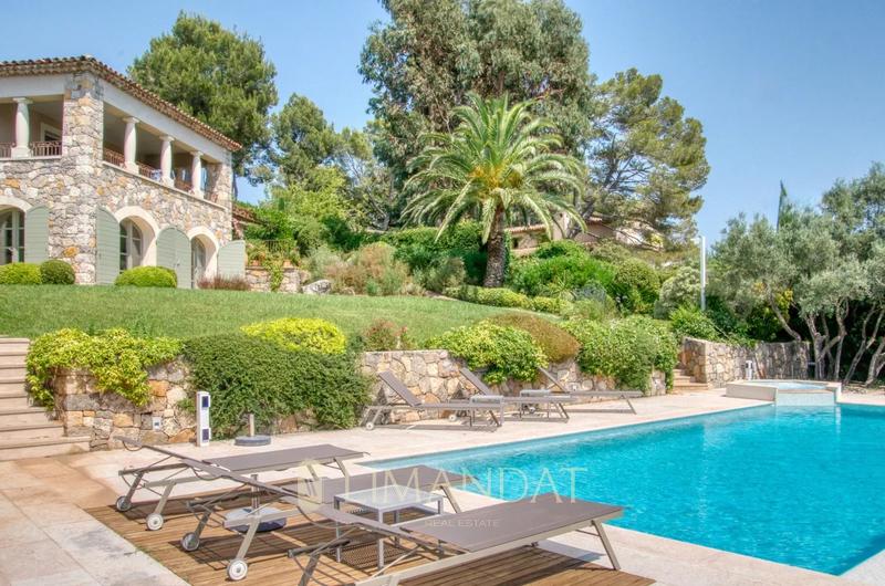 Propriété - 230 m² - 6 pièces