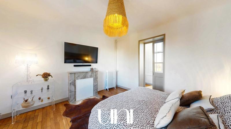 Maison - 280 m² - 9 pièces