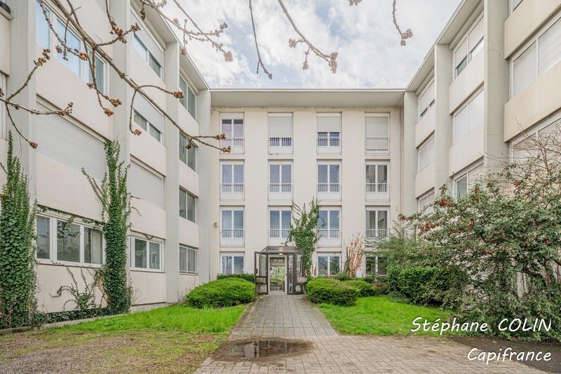 Immeuble - 1 700 m² - 46 pièces