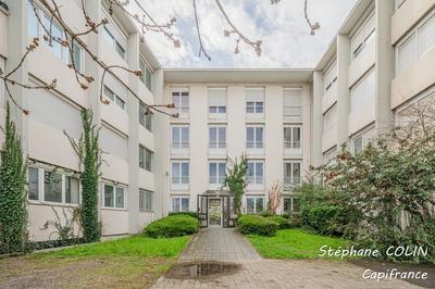 Immeuble - 1 700 m² - 46 pièces