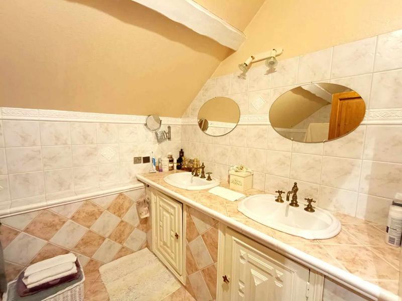 Maison - 181 m² - 6 pièces