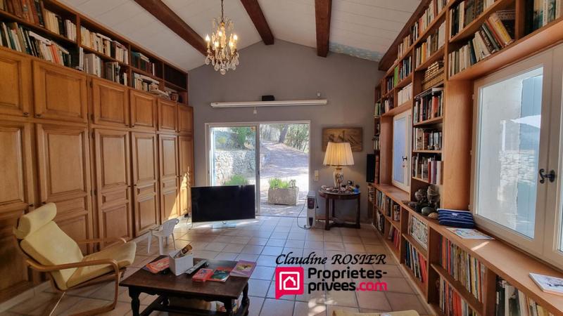Propriété - 225 m² - 10 pièces