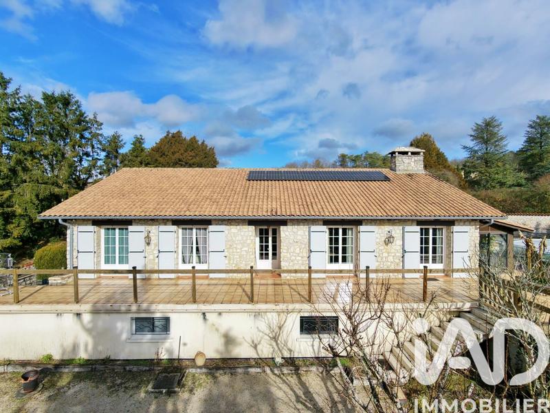 Maison - 239 m² - 9 pièces