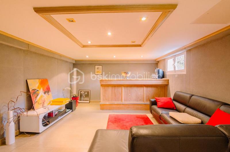 Maison traditionnelle - 222 m² - 6 pièces