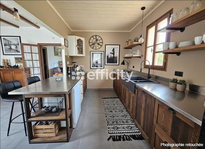 Maison - 234 m² - 5 pièces