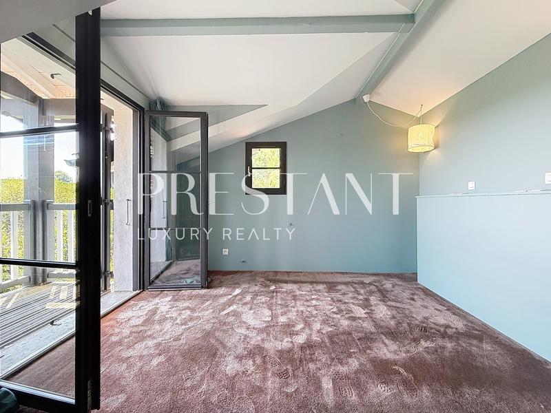 Maison - 200 m² - 9 pièces