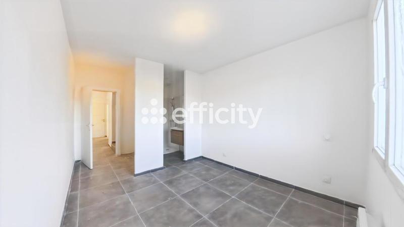 Maison jumelée - 78 m² - 4 pièces