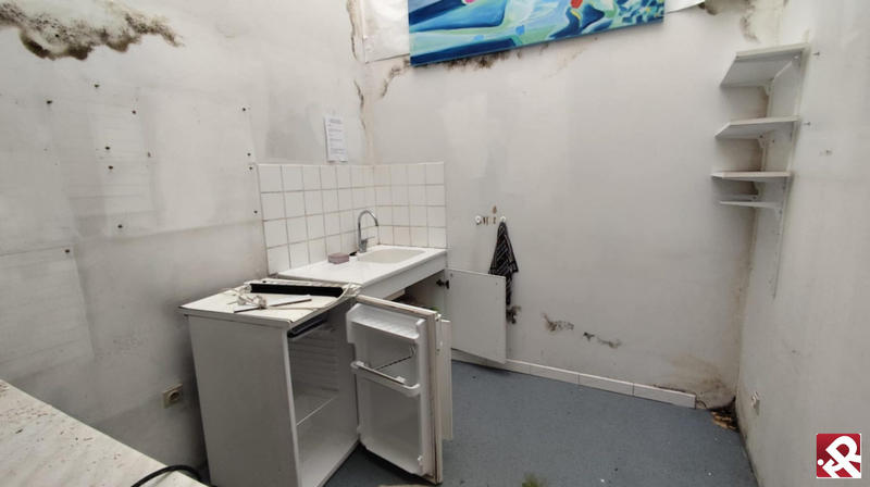 Local commercial - 90 m² - 4 pièces