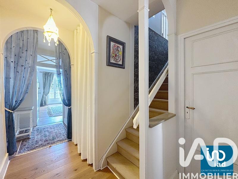 Maison - 220 m² - 10 pièces