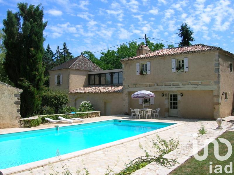 Maison - 305 m² - 10 pièces