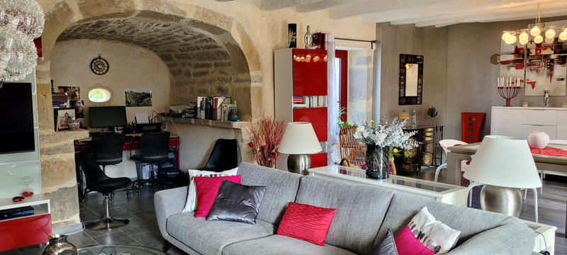 Maison - 234 m² - 10 pièces