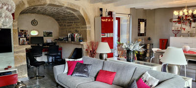 Maison - 234 m² - 10 pièces