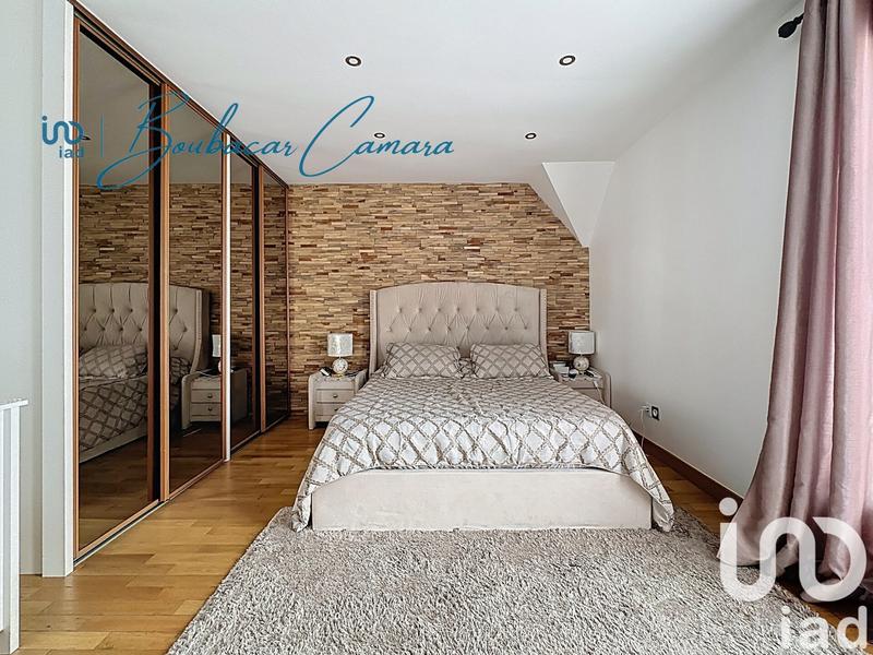 Maison - 203 m² - 8 pièces