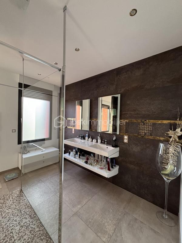 Maison - 460 m² - 12 pièces