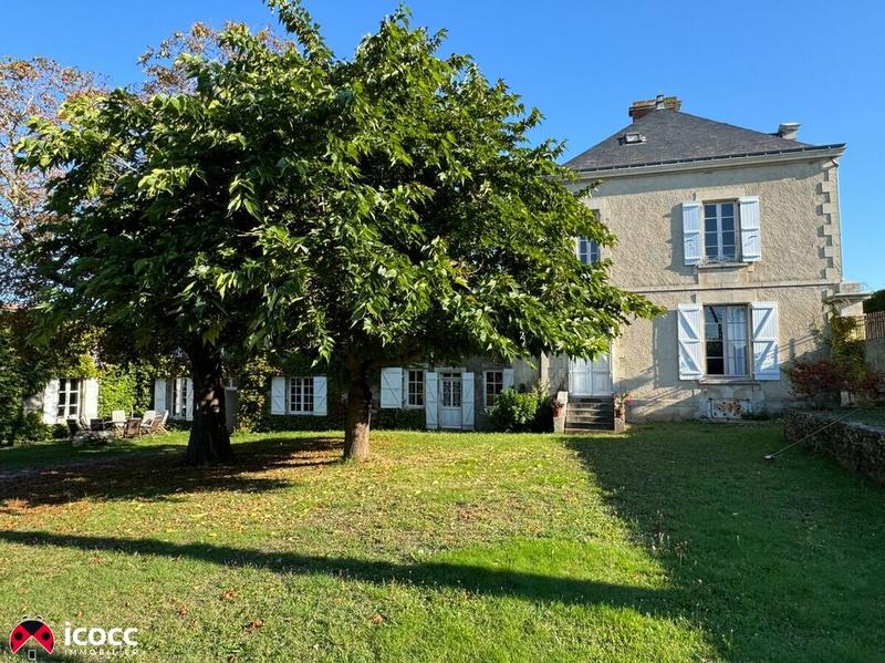 Demeure - 563 m² - 18 pièces