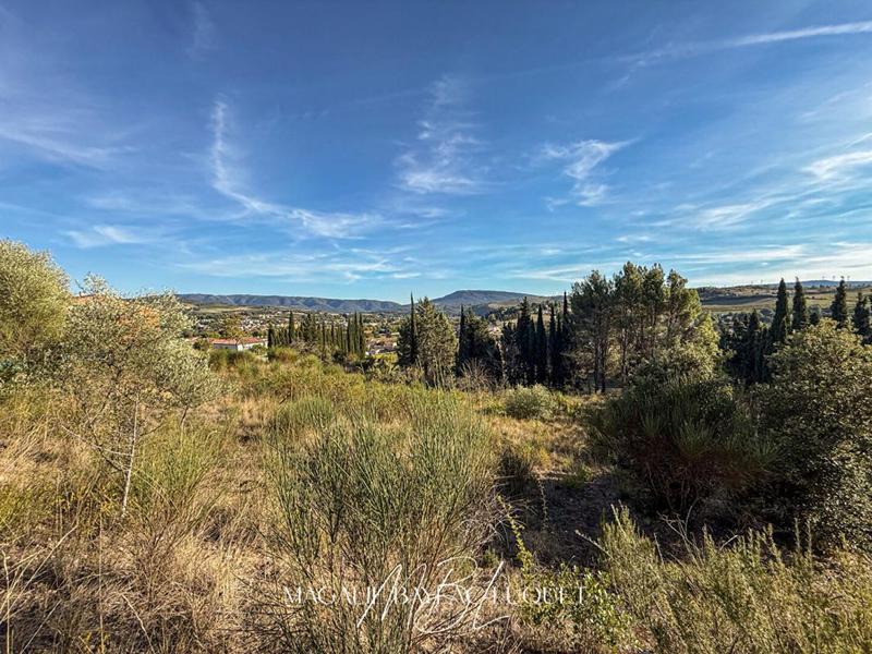 Terrain constructible - 2 347 m²