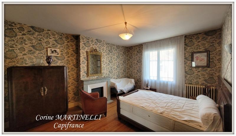 Maison - 228 m² - 9 pièces