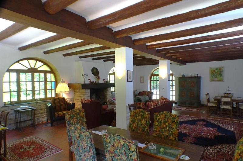 Maison - 382 m² - 16 pièces