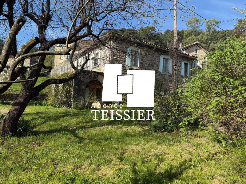 Maison - 216 m² - 12 pièces