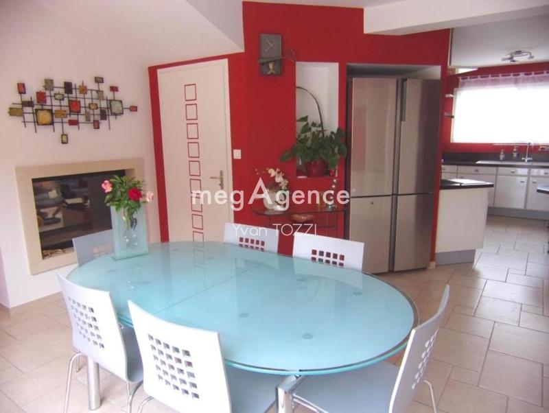 Maison - 330 m² - 10 pièces