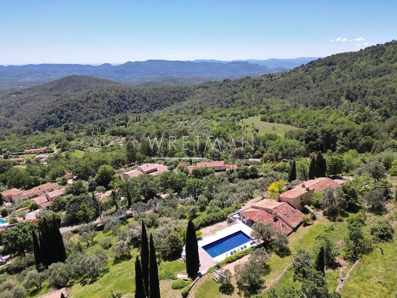 Mas - 251 m² - 8 pièces