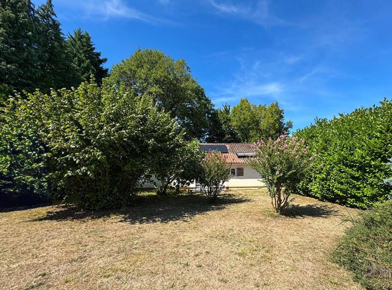 Maison - 275 m² - 12 pièces