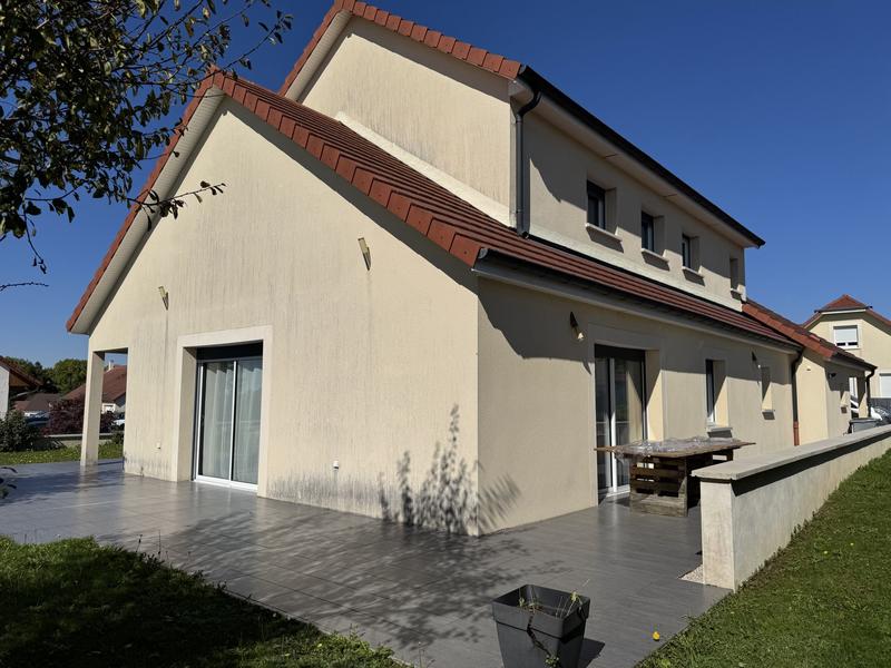 Maison - 162 m² - 8 pièces