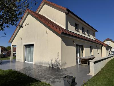 Maison - 162 m² - 8 pièces