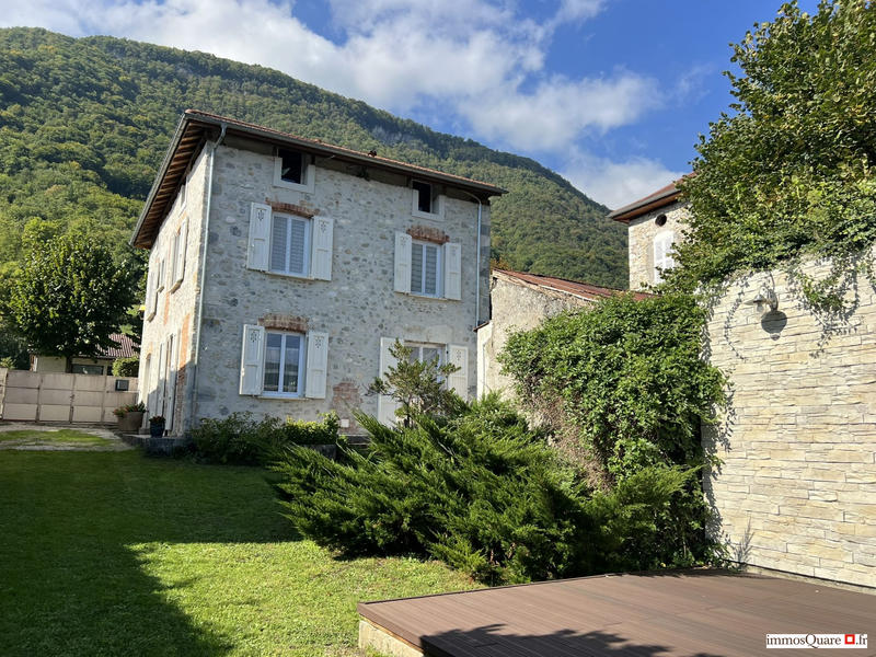 Maison - 200 m² - 6 pièces