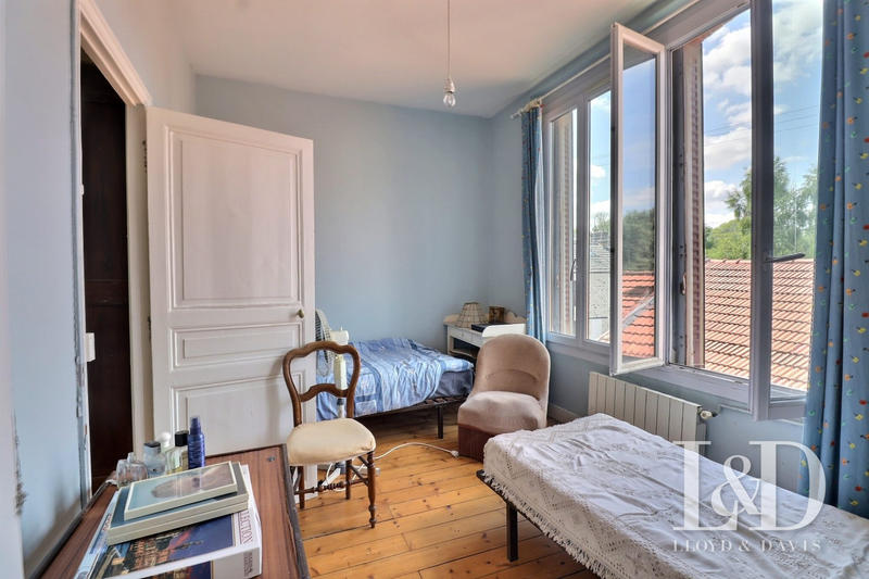 Maison - 230 m² - 13 pièces