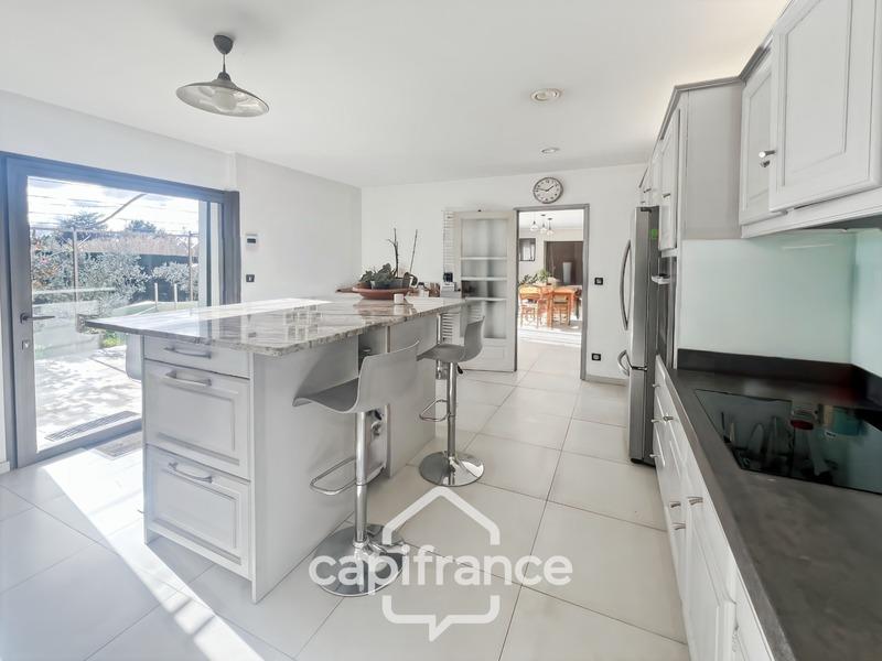 Maison - 203 m² - 6 pièces