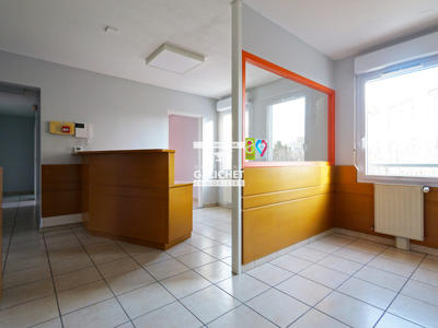 Local d'activités - 94 m² - 5 pièces