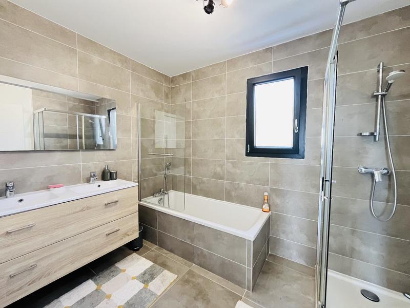 Villa - 100 m² - 4 pièces