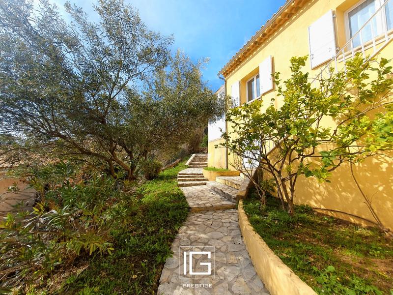 Maison - 311 m² - 10 pièces